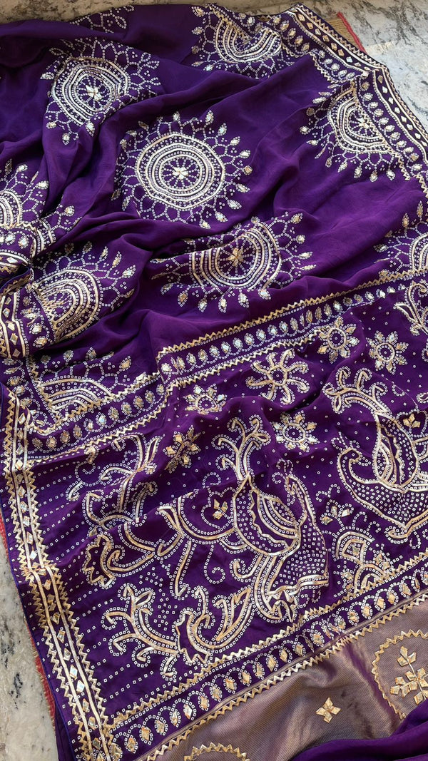 💞 FESTIVE SALE Kachii Patti Bandhani Saree – Purple Perfection💞